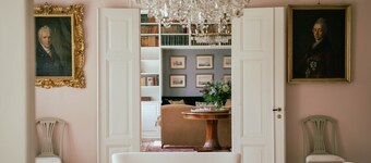 Historisk Gods på Lolland med Egen Park og Skov