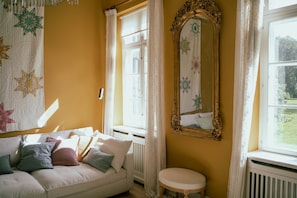 11 quartos, ferros/tábuas de passar roupa, Wi-Fi, roupa de cama