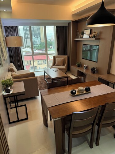 Luxurious 2 bedroom, 2 full bath condo in Cebu City-a few mins  away from Ayala!