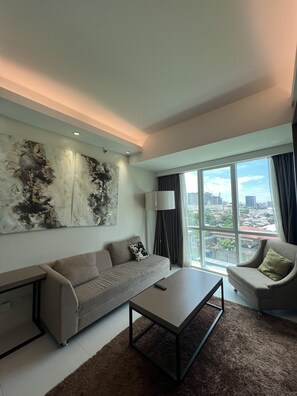 Smart TV - Luxurious 2 bedroom, 2 full bath condo in Cebu City-a few mins  away from Ayala! (Cebu City)