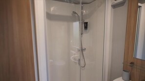 Cabin | Bathroom | Shower, free toiletries, hair dryer, towels