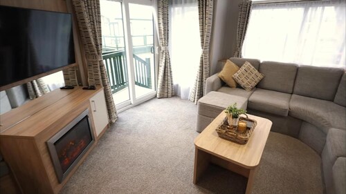 8 Guests - 3 Bedrooms - Pet Friendly - Lakeview