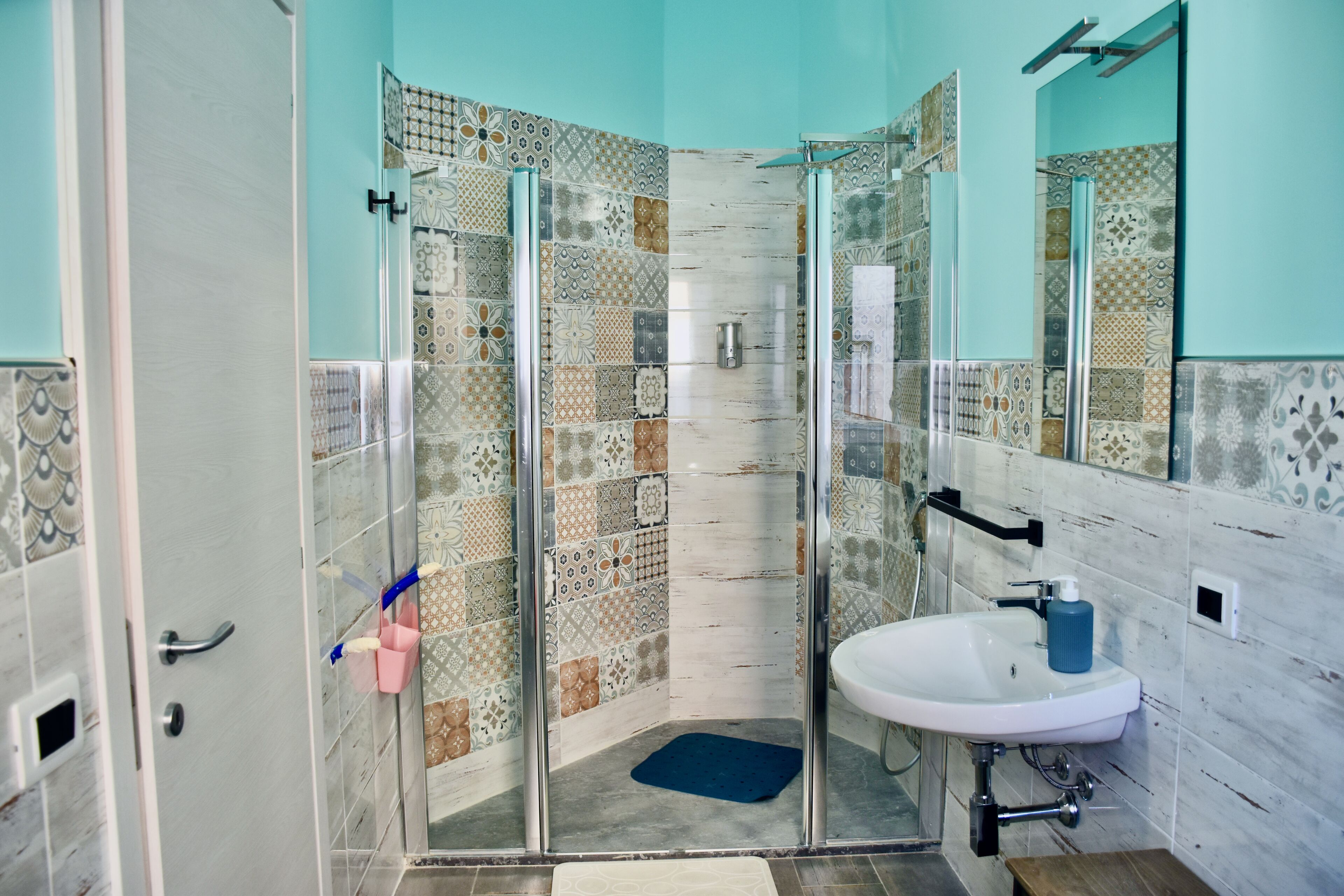 City Room | Bathroom | Shower, rainfall showerhead, hair dryer, bidet