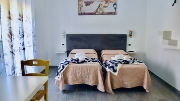 Schreibtisch, Bügeleisen/Bügelbrett, kostenloses WLAN