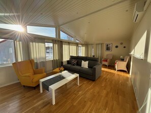 Smart TV, fireplace - Family-friendly Swedish house in a quiet and central location (Västra Götalands län)