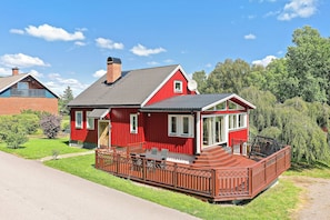 Exterior - Family-friendly Swedish house in a quiet and central location (Västra Götalands län)