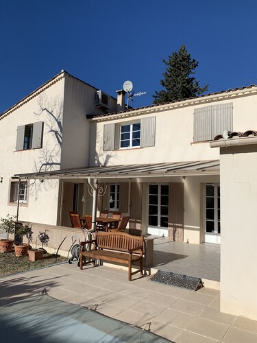Villa Confortable Avec Piscine Privée, Climatisation, Grande Terrasse