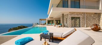 SeaWhisper Villa - Four Bedroom Villa, Sleeps 8