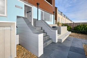 Exterior detail - Beachfront Apartment (PWLLHELI)