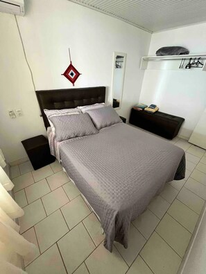 3 chambres, fer et planche à repasser, Wi-Fi, draps fournis