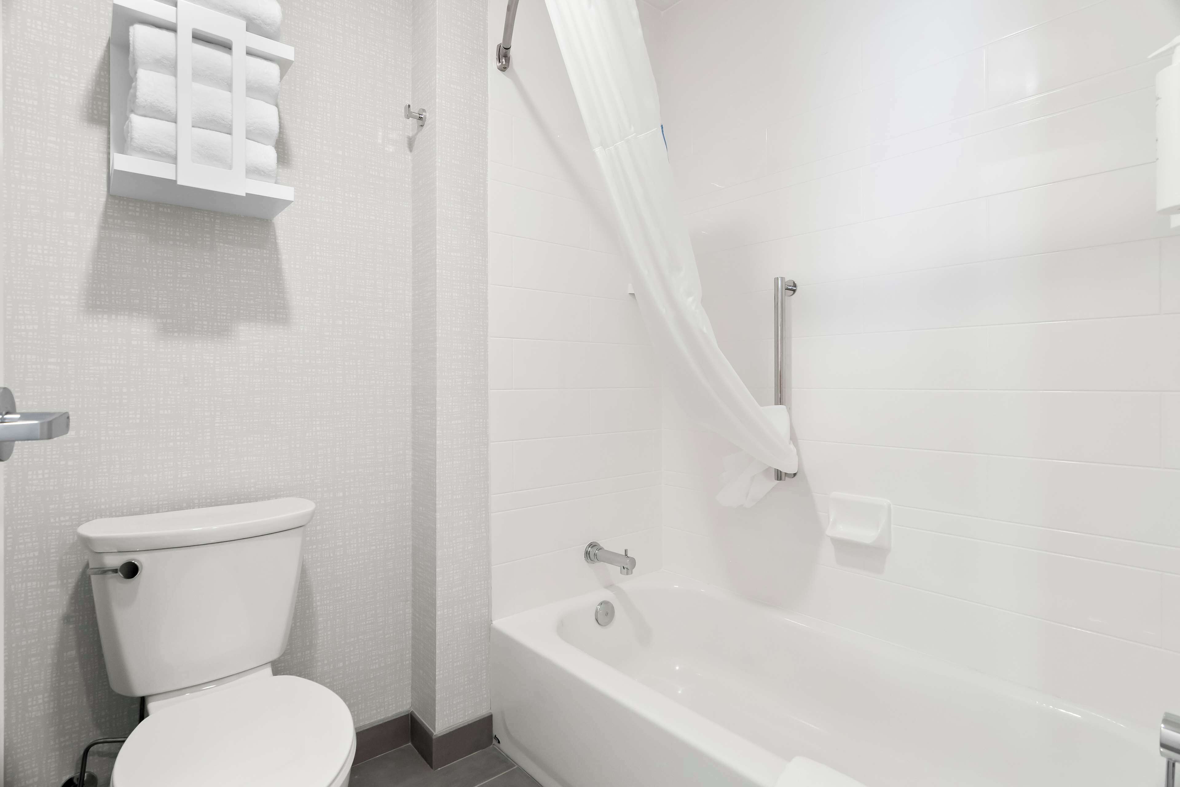 Photo - Hampton Inn & Suites Chicago Medical District Uic