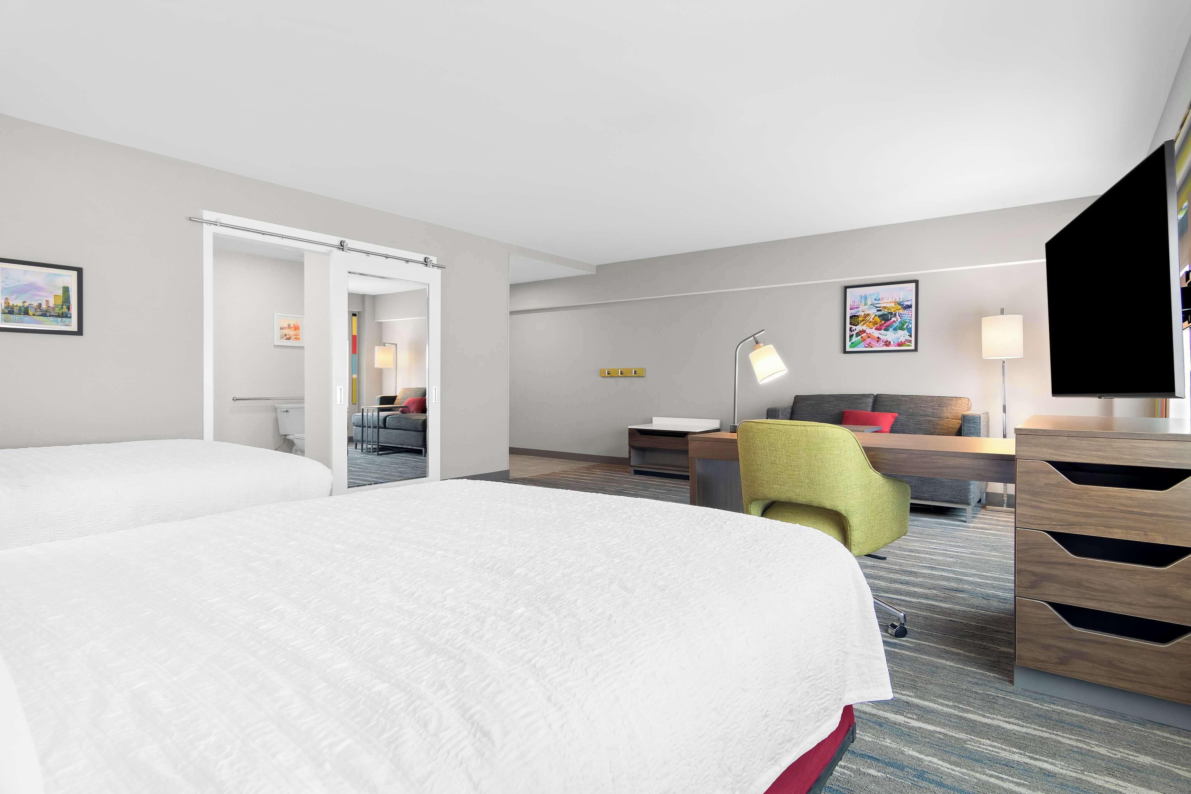 Photo - Hampton Inn & Suites Chicago Medical District Uic