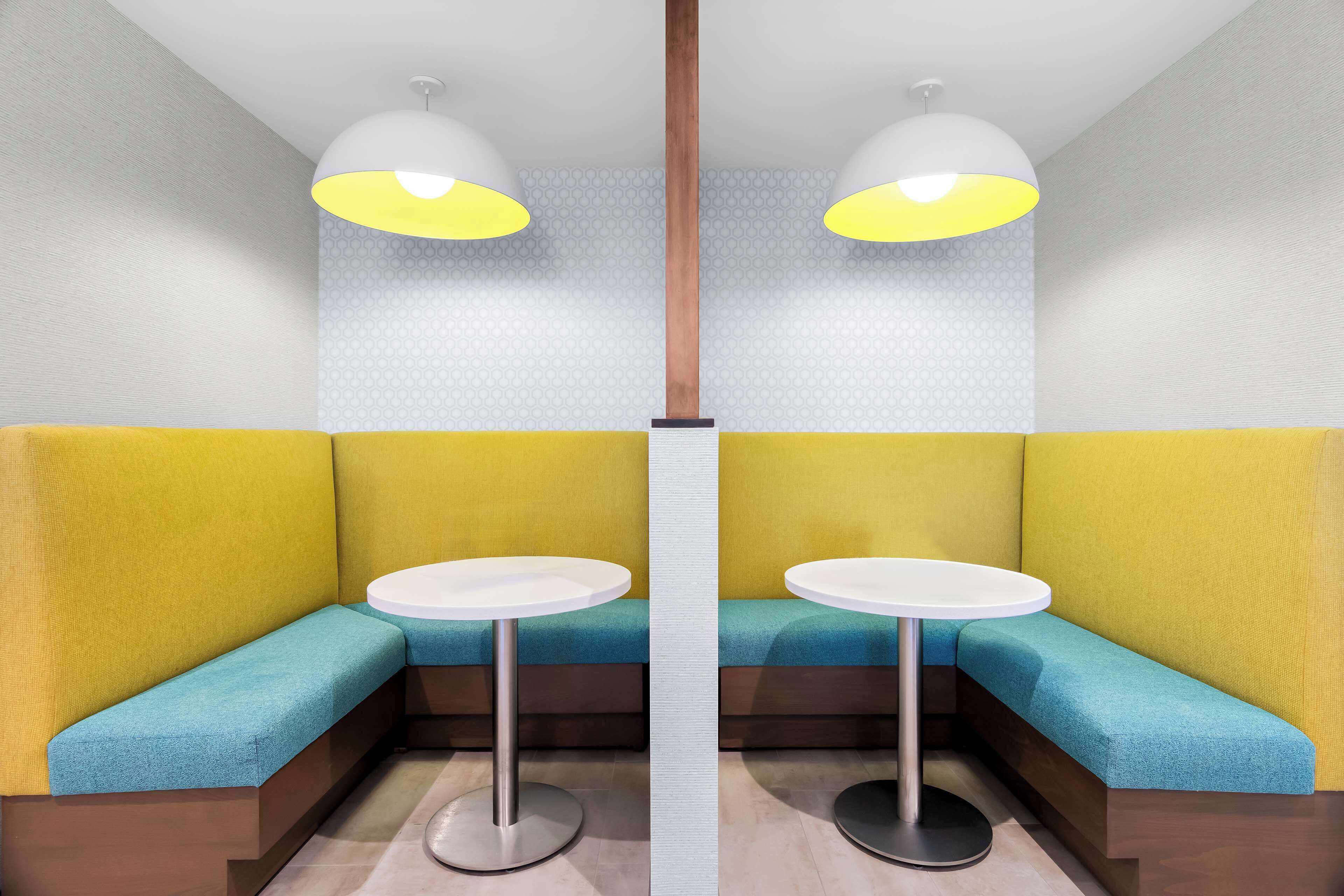 Photo - Hampton Inn & Suites Chicago Medical District Uic