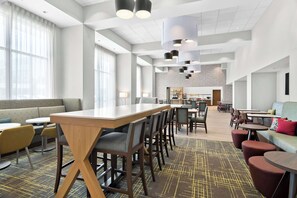 Free daily full breakfast - Hampton Inn & Suites Chicago Medical District UIC (Chicago)