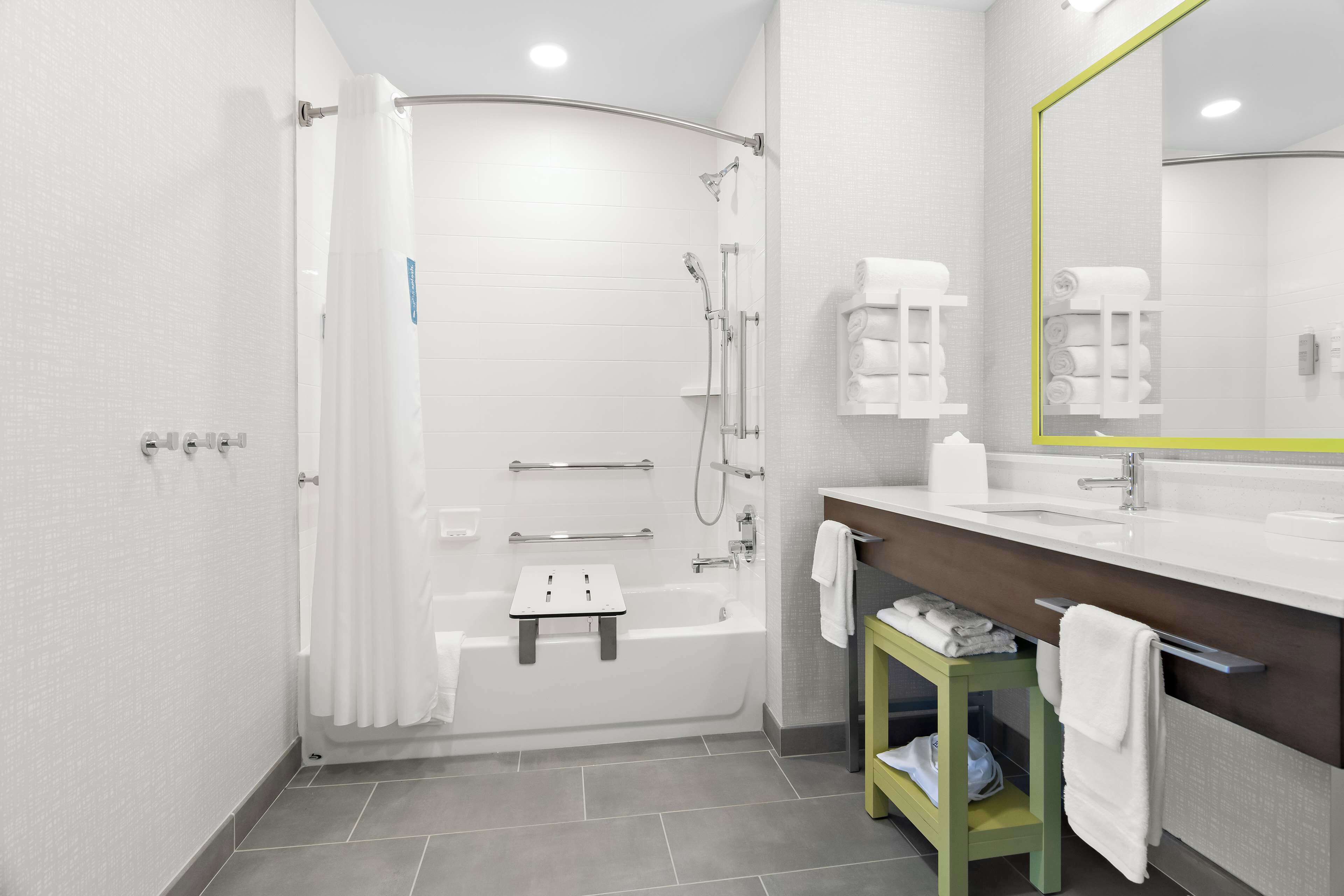 Photo - Hampton Inn & Suites Chicago Medical District Uic