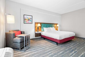 Zimmersafe, Schreibtisch, laptopgeeigneter Arbeitsplatz