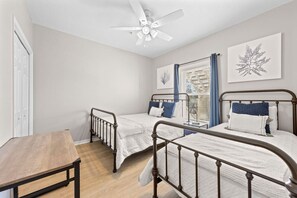 2 chambres, bureau, fer et planche à repasser, Wi-Fi gratuit