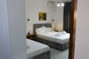 Familienzimmer, 1 Schlafzimmer | Hochwertige Bettwaren, Betten mit Memory-Foam-Matratzen, Minibar