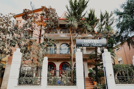 Front of property. Vila Alizee Hotel