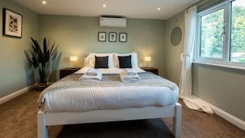 7 bedrooms, iron/ironing board, free WiFi, bed sheets