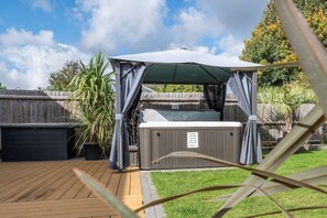 مغطس سبا خارجي