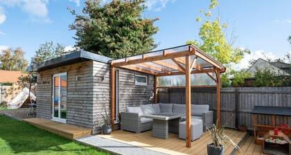 Hot tub, games room & cinema in Bournemouth