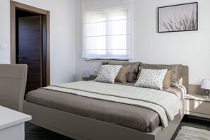 4 habitaciones, tabla de planchar con plancha, wifi y ropa de cama