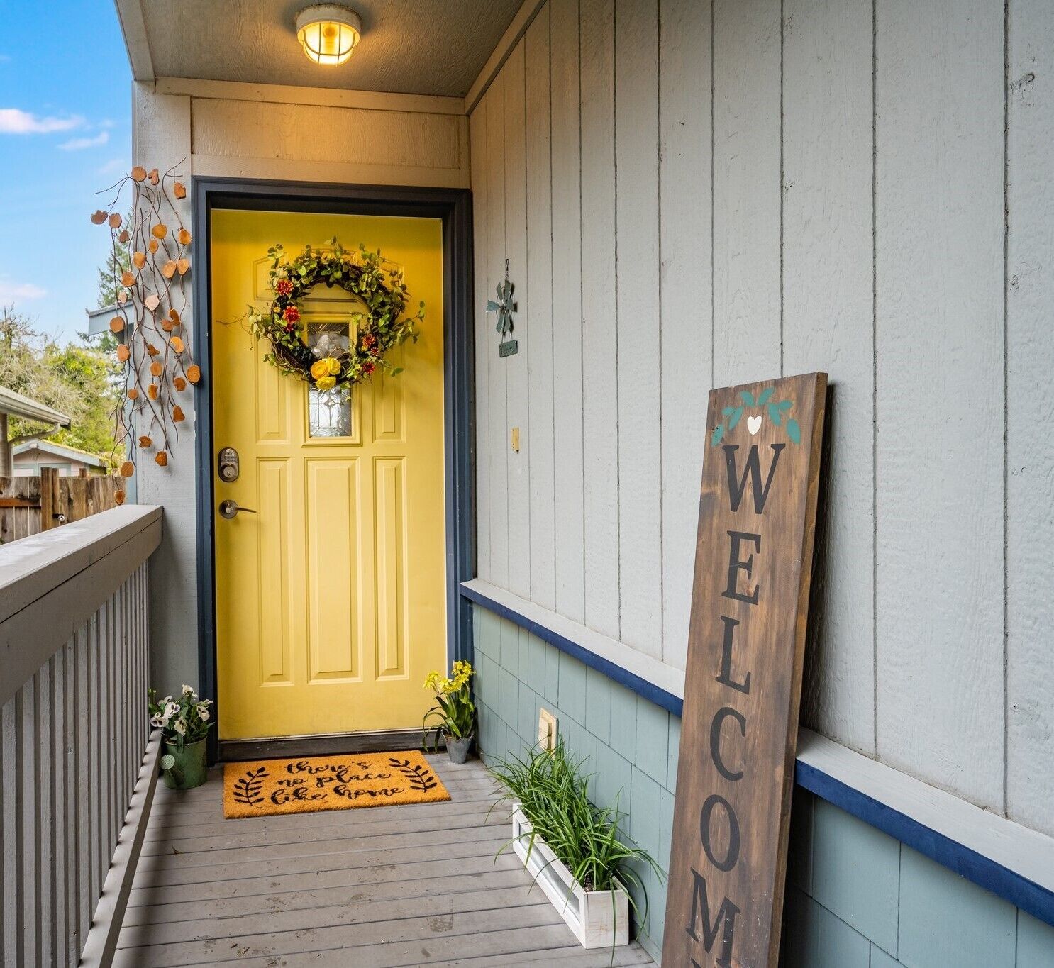 Heart of Olympia, 3beds 2.5 bath, Private House, Fenced deck and backyard