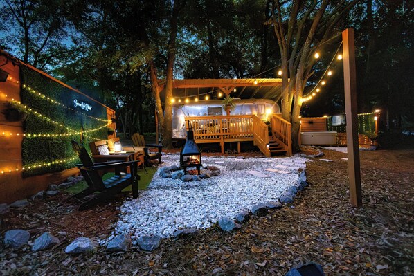 Property grounds - Cozy Lakefront Airstream (Chipley)