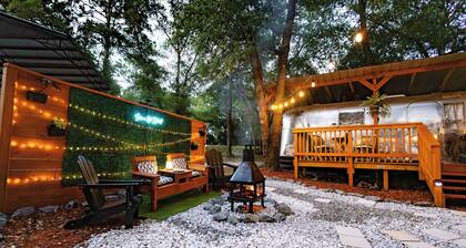 Cozy Lakefront Airstream