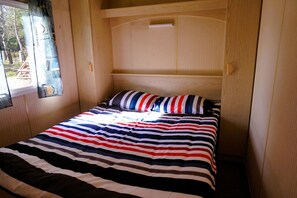 2 bedrooms, bed sheets