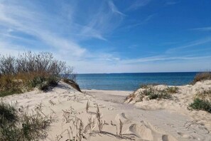 Beach nearby - Wooden Chalet by Lake Jamno near the Sea (Łazy)