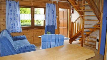 Een smart-tv en een tafeltennistafel