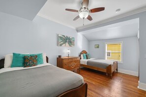 3 bedrooms, iron/ironing board, Internet, bed sheets