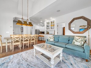 Smart TV - Hindsight: fantastic Carillon Beach location w/ multiple Gulf views/proximity (Panama City Beach)