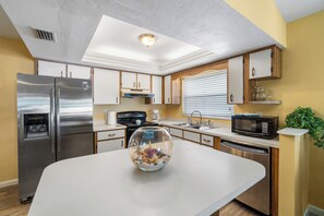 Fridge, microwave, oven, stovetop - 3 Bedroom Home Near Vanderbilt Beach! (Naples)