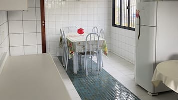 Classic Apartment | Private kitchen | Fridge, microwave, cookware/dishes/utensils