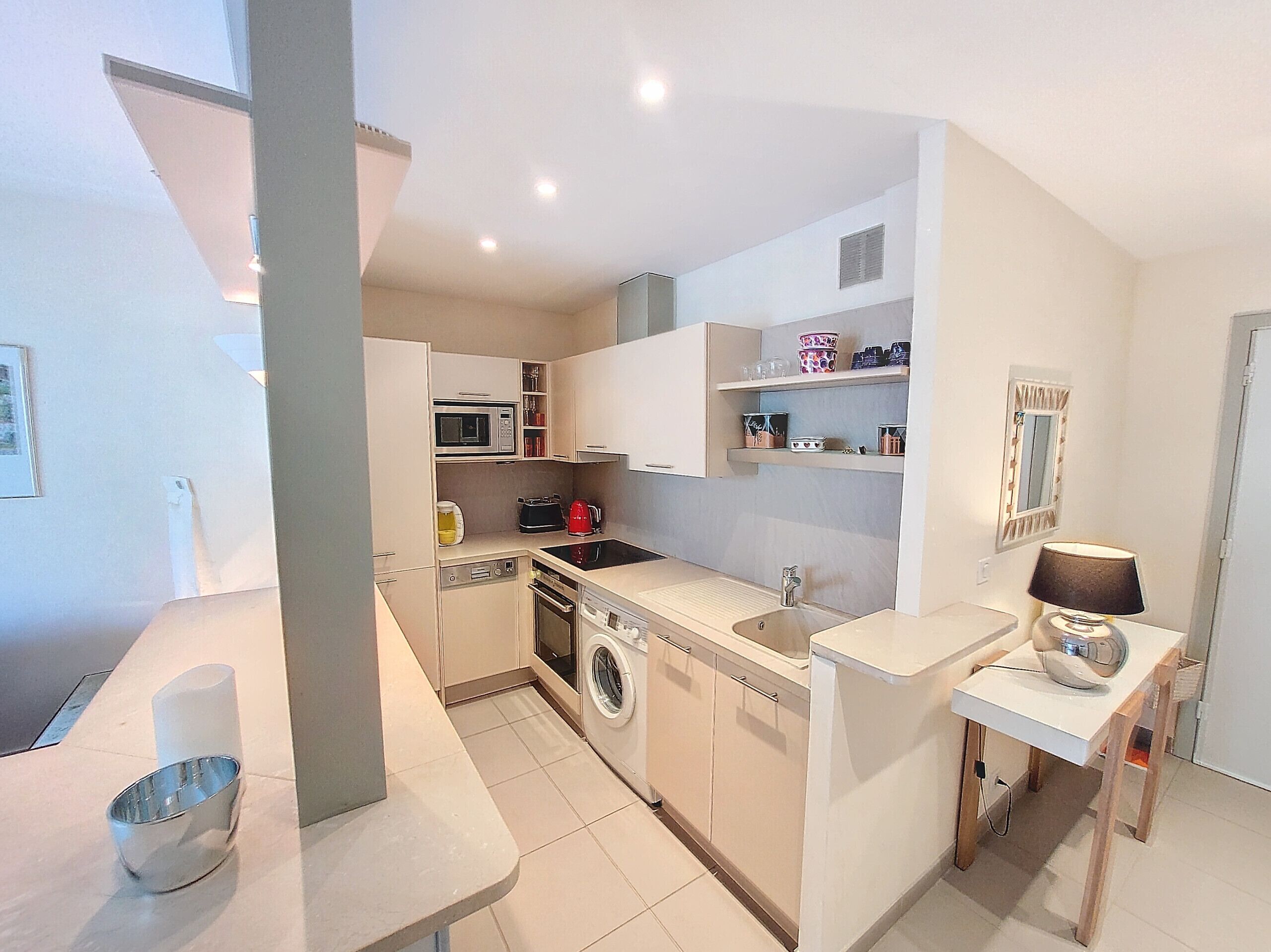 Kühlschrank, Mikrowelle, Ofen, Geschirrspüler