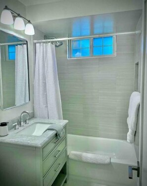 Shower, hair dryer, towels, soap - Resort Style Home with Hot Jacuzzi, Relaxing Pool & Patio and Cozy Living Spaces (Oceanside)