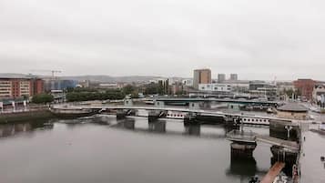 Appartamento panoramico, 2 camere da letto, 2 bagni, vista fiume | Vista dalla camera