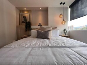 2 bedrooms, in-room safe, desk, iron/ironing board - NEW LISTING! Feel like a King at Lyon House. With all the amenities! (Envigado)