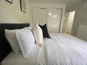 2 Schlafzimmer, Zimmersafe, Schreibtisch, Bügeleisen/Bügelbrett