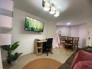 Smart TV - NEW LISTING! Nature & Comfort. Contemporary Apartment with patio for BBQ! (Medellín)