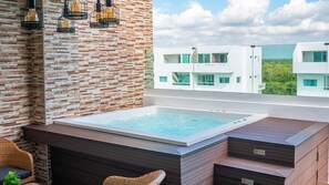 Bain à remous extérieur