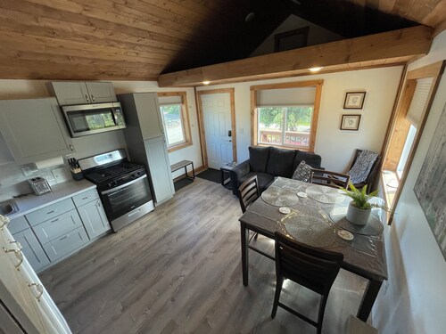 Peaceful Acres Cabin 6 - Birch Hideaway