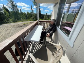 Outdoor dining - Peaceful Acres Cabin 6 - Birch Hideaway (Soldotna)