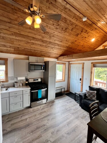 Peaceful Acres Cabin 6 - Birch Hideaway