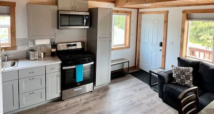 Peaceful Acres Cabin 6 - Birch Hideaway