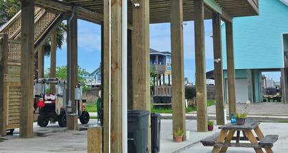 Covered RV Space @ Crystal Beach Texas!
Walking distance to the Beach!