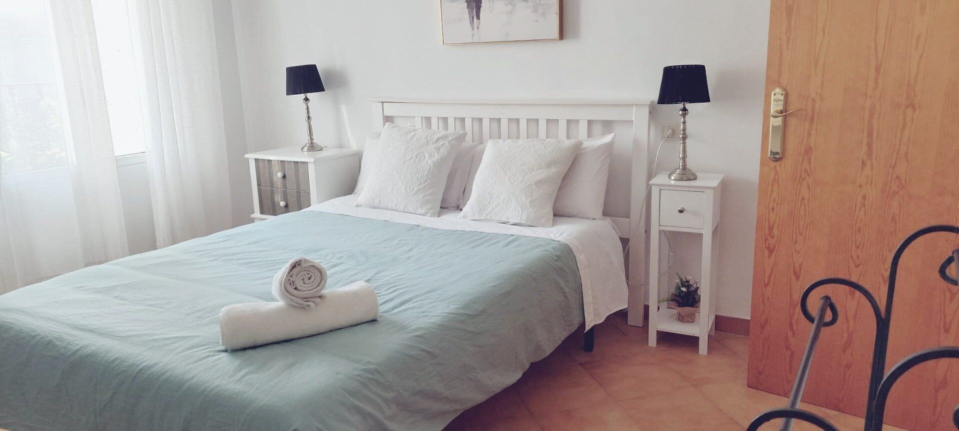 5 slaapkamers, een strijkplank/strijkijzer, internet, beddengoed